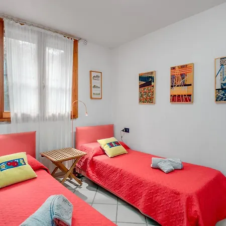 アパート 6 Molara *